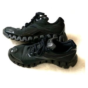 Reebok Tig tech black woman’s  sneakers